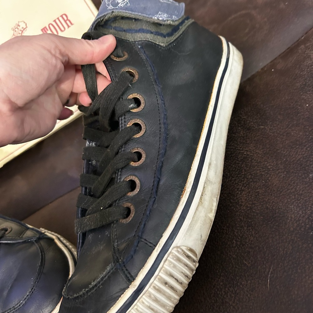 Size 12 men’s true religion sneakers